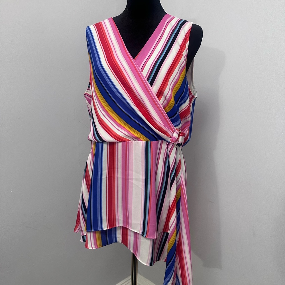 Colorful tunic, pullover style. Peplum cut with float detail at the bottom
